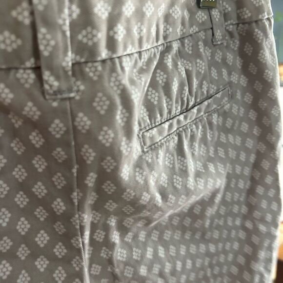 Merona Tan Patterned Women's Bermudas 8 - Picture 11 of 16